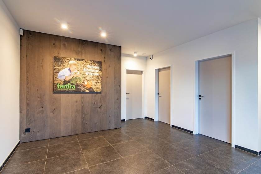 kantoor binnen schilderen en behangen door Schilderwerken Lafaut