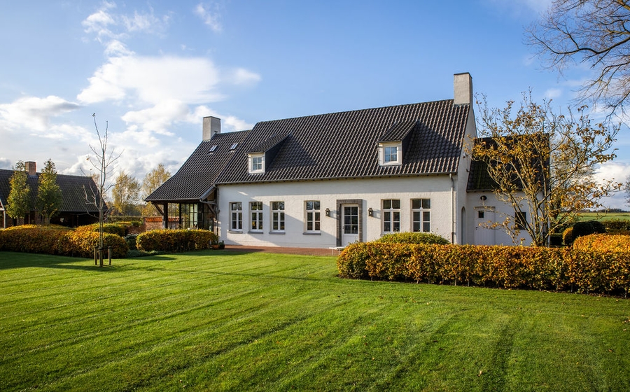 buitenschilderwerken landelijke villa door Lafaut Schilderwerken